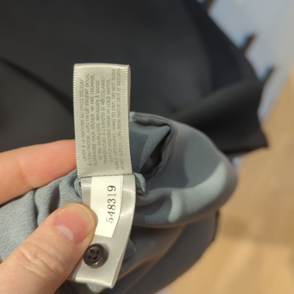 Black Sleeveless Blouse - Picture 5 of 6